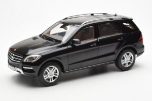 Mercedes M-Class W166 Obsidian Fekete Metál Minichamps 1:18 B66960063