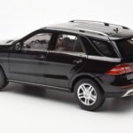 Mercedes M-Class W166 Obsidian Fekete Metál Minichamps 1:18 B66960063 - image 7 of 8