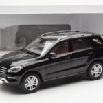 Mercedes M-Class W166 Obsidian Fekete Metál Minichamps 1:18 B66960063 - image 8 of 8