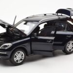 Mercedes M-Class W166 Tansanite Kék Metál Minichamps 1:18 B66960065 - image 2 of 8