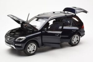 Mercedes M-Class W166 Tansanite Kék Metál Minichamps 1:18 B66960065 Fém – 2. kép a 8-ből