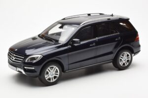 Mercedes M-Class W166 Tansanite Kék Metál Minichamps 1:18 B66960065