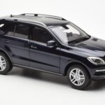 Mercedes M-Class W166 Tansanite Kék Metál Minichamps 1:18 B66960065 - image 6 of 8