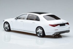 Mercedes Maybach S600 W222 V12 Biturbo Diamond Fehér Almost Real 1:18 820116 Fém – 7. kép a 11-ből