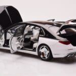 Mercedes Maybach S680 W223 Obsidian Fekete Diamond Fehér Almost Real 1:18 - image 4 of 7