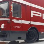 Mercedes O317 Porsche Transporter Piros CMR 1:18 - image 7 of 12