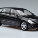 Mercedes R-Class W251 Obsidian Fekete Minichamps 1:18 B66962325 Fém - image 5 of 7