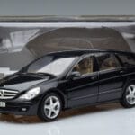Mercedes R-Class W251 Obsidian Fekete Minichamps 1:18 B66962325 Fém - image 7 of 7