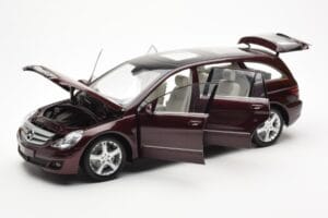 Mercedes R-Class W251 Piros Metallic Minichamps 1:18 150034602 Fém – 2. kép a 8-ből