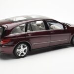 Mercedes R-Class W251 Piros Metallic Minichamps 1:18 - image 3 of 8