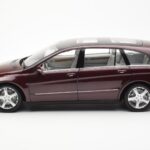 Mercedes R-Class W251 Piros Metallic Minichamps 1:18 - image 4 of 8