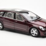 Mercedes R-Class W251 Piros Metallic Minichamps 1:18 - image 6 of 8