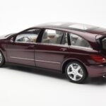 Mercedes R-Class W251 Piros Metallic Minichamps 1:18 - image 7 of 8