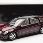 Mercedes R-Class W251 Piros Metallic Minichamps 1:18 - image 8 of 8