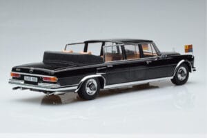 Mercedes 600 Pullman W100 Landaulet Queen Elizabeth II KK-Scale 1:18 KKDC181185 Fém – 2. kép a 6-ből