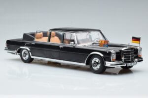 Mercedes 600 Pullman W100 Landaulet Queen Elizabeth II KK-Scale 1:18 KKDC181185 Fém – 4. kép a 6-ből