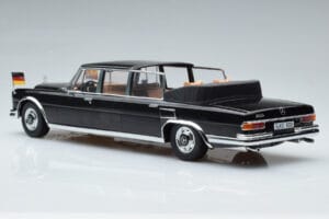 Mercedes 600 Pullman W100 Landaulet Queen Elizabeth II KK-Scale 1:18 KKDC181185 Fém – 5. kép a 6-ből
