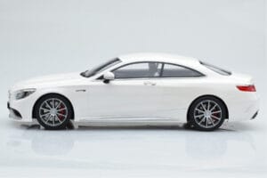 Mercedes AMG S63 C217 Coupe Fehér GT Spirit 1:18 B66960372 Gyanta – 3. kép a 6-ből