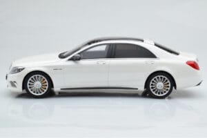 Mercedes AMG S65 W222 Fehér GT Spirit 1:18 B66960371 Gyanta – 3. kép a 8-ből