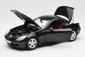 Mercedes SLK R171 Obsidian Fekete Metallic Minichamps 1:18 B66962319 Fém – 3. kép a 9-ből