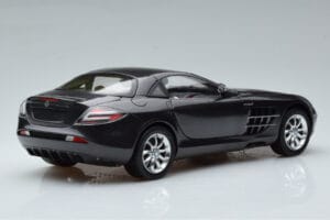 Mercedes SLR McLaren Fekete CMC 1:18 M-045F Fém – 3. kép a 10-ből