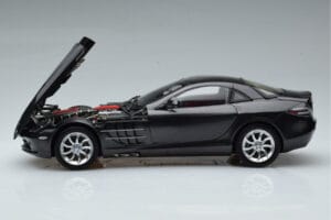 Mercedes SLR McLaren Fekete CMC 1:18 M-045F Fém – 4. kép a 10-ből