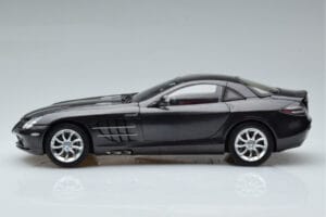 Mercedes SLR McLaren Fekete CMC 1:18 M-045F Fém – 5. kép a 10-ből