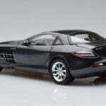 Mercedes SLR McLaren Fekete CMC 1:18 - image 7 of 10