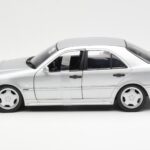 Mercedes C36 AMG W202 Ezüst UT Models 1:18 - image 3 of 6