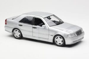 Mercedes C36 AMG W202 Ezüst UT Models 1:18 180035000 Fém – 4. kép a 6-ből