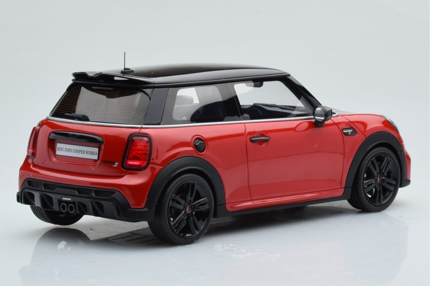 Mini Cooper S JCW F56 Piros Otto 1:18 OT984 Gyanta – 2. kép a 6-ből