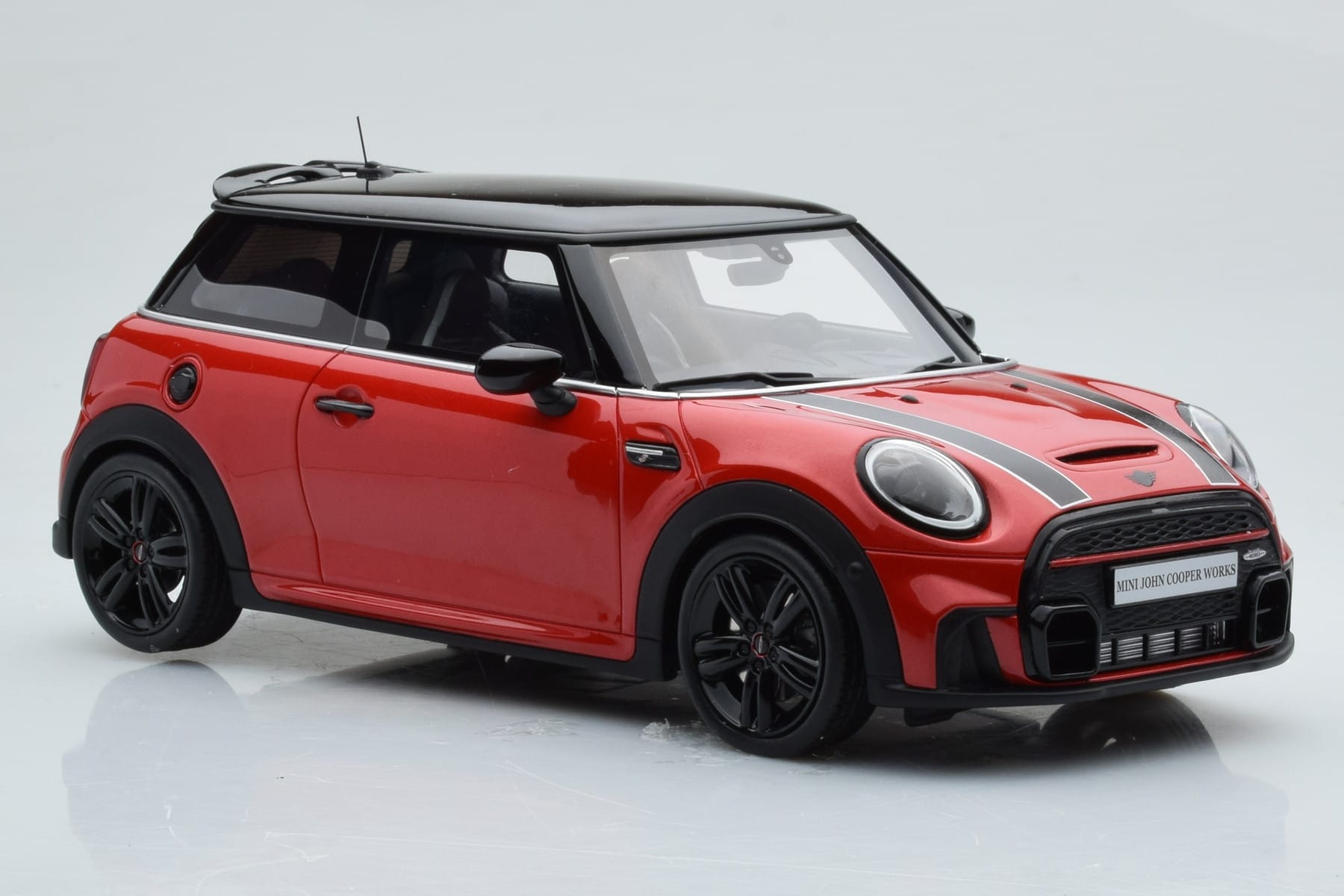 Mini Cooper S JCW F56 Piros Otto 1:18 OT984 Gyanta – 4. kép a 6-ből