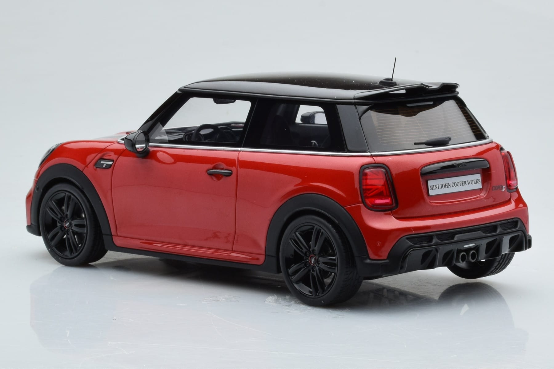 Mini Cooper S JCW F56 Piros Otto 1:18 OT984 Gyanta – 5. kép a 6-ből