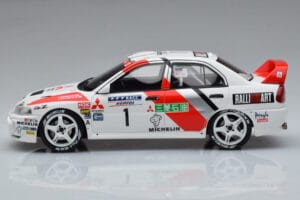Mitsubishi Lancer Evo 4 T. Makinen / S. Harjanne Rally Catalunya 1997 Otto 1:18 OT409 Gyanta – 3. kép a 6-ből