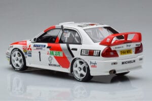 Mitsubishi Lancer Evo 4 T. Makinen / S. Harjanne Rally Catalunya 1997 Otto 1:18 OT409 Gyanta – 5. kép a 6-ből