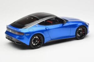 Nissan Fairlady Z Z35 Bayside Kék GT Spirit 1:18 GT387 Gyanta – 2. kép a 6-ből