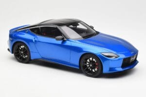 Nissan Fairlady Z Z35 Bayside Kék GT Spirit 1:18 GT387 Gyanta – 4. kép a 6-ből