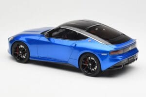 Nissan Fairlady Z Z35 Bayside Kék GT Spirit 1:18 GT387 Gyanta – 5. kép a 6-ből