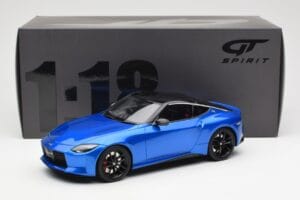Nissan Fairlady Z Z35 Bayside Kék GT Spirit 1:18 GT387 Gyanta – 6. kép a 6-ből