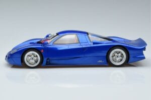Nissan R390 GT1 Road Car GT Spirit 1:18 GT403 Gyanta – 3. kép a 6-ből