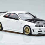 Nissan Skyline GT-R R34 Nismo Z-Tune Fehér MotorHelix 1:18 - image 6 of 11