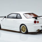 Nissan Skyline GT-R R34 Nismo Z-Tune Fehér MotorHelix 1:18 - image 7 of 11