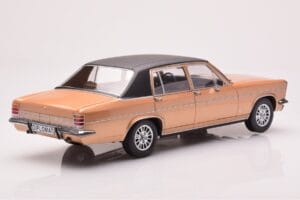 Opel Diplomat B Bézs Metál MCG 1:18 MCG18335 Fém – 2. kép a 6-ből
