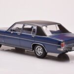 Opel Diplomat B Sötétkék Metál MCG 1:18 - image 5 of 6