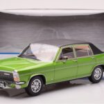Opel Diplomat B Zöld Metál MCG 1:18 - image 6 of 6