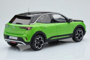 Opel Mokka-e GS Line Matcha Zöld Otto 1:18 OT435 Gyanta – 2. kép a 5-ből
