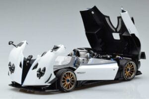 Pagani Zonda HP Barchetta Carbon Fiber Fehér LCD 1:18 LCD18009-WH Fém – 2. kép a 9-ből