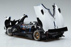 Pagani Zonda HP Barchetta Carbon Fiber Fehér LCD 1:18 LCD18009-WH Fém – 7. kép a 9-ből