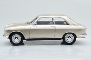 Peugeot 204 Coupe Bézs Otto 1:18 OT1024 Gyanta – 3. kép a 6-ből