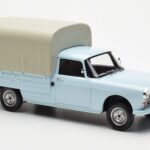 Peugeot 404 Pickup Bache Pasztellkék Otto 1:18 - image 4 of 6